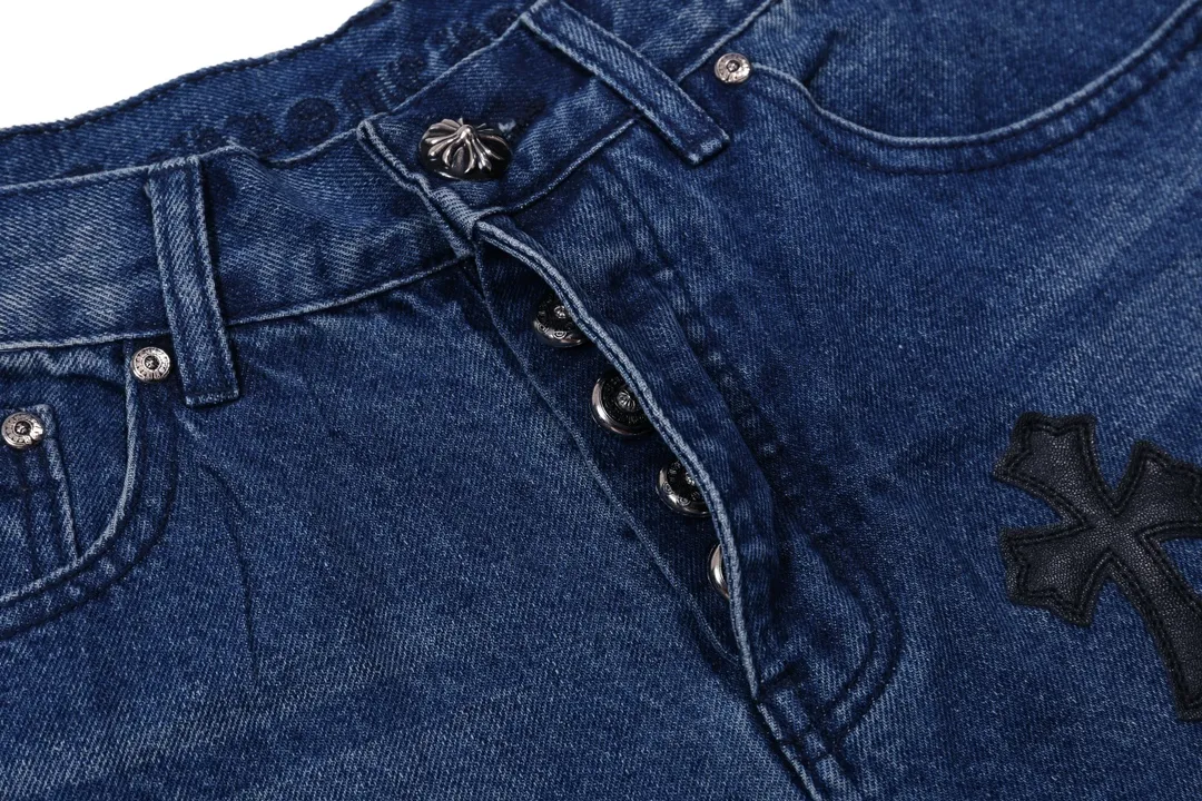 P260 model number: H638 Chrome Hearts CH Chrome Hearts 24SS vip custom-made double-knee leather flame high street cross jeans. Original purchased and patterned to truly restore the ultimate vintage texture. Special Italian cowhide print and then cut. Customized sheepskin three-layer thick line leather. The whole body is spliced in heavy water washing process. The craftsman hand-splashes ink. You can see the details. Three-dimensional cutting version. Loose and comfortable, not picky on the figure. Shows height and slimness. Seiko factory. Original factory quality control. Same style for men and women. Can be matched with couples. Versatile recommendation. Must-have jeans for all seasons. Color: blue. Size: 28, 30, 32, 34, 36 (S-xxl)